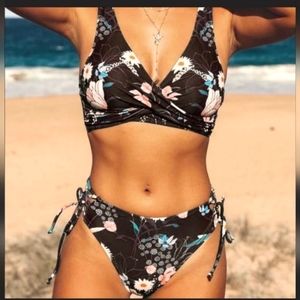 : 2 pc Beach sissi twist front bikini swimsuit w/ cups & adjustable ties size L